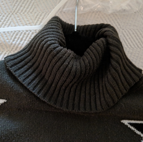 Edgy timeless star turtleneck small - Picture 6 of 9